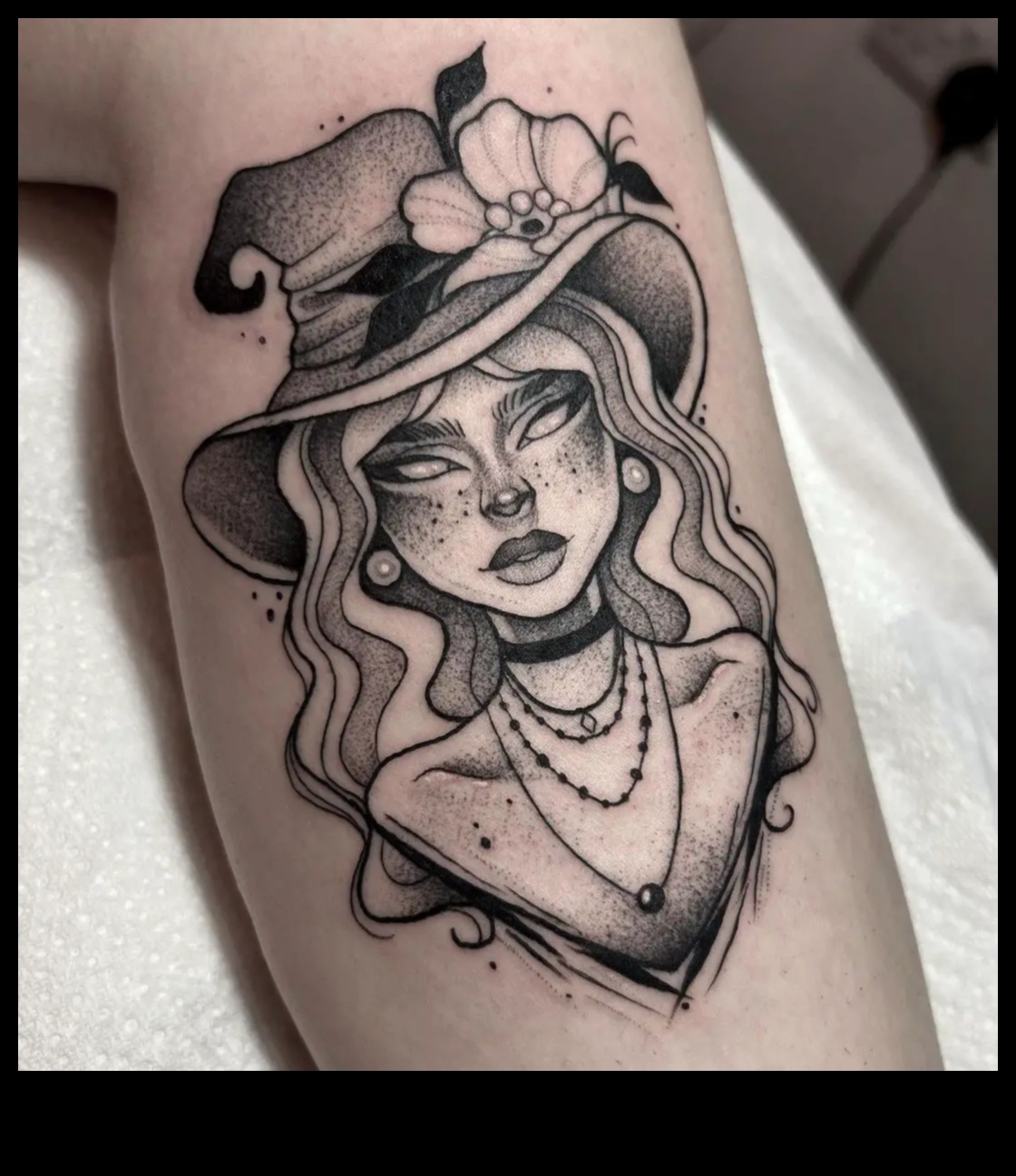 הילולת דיו גחמנית: רעיונות שובבים לקישוט גוף אקספרסיבי