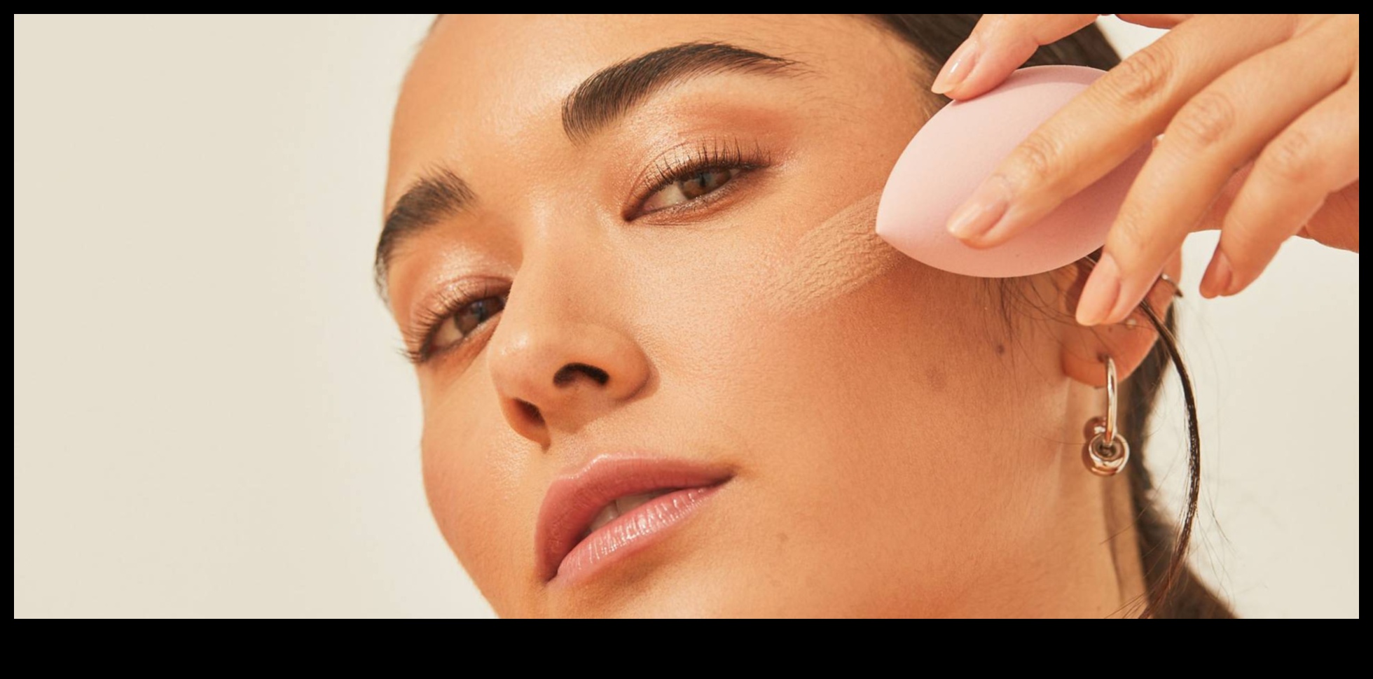 איפור יומיומי לעור יבש: טיפים למראה לחות ובריא