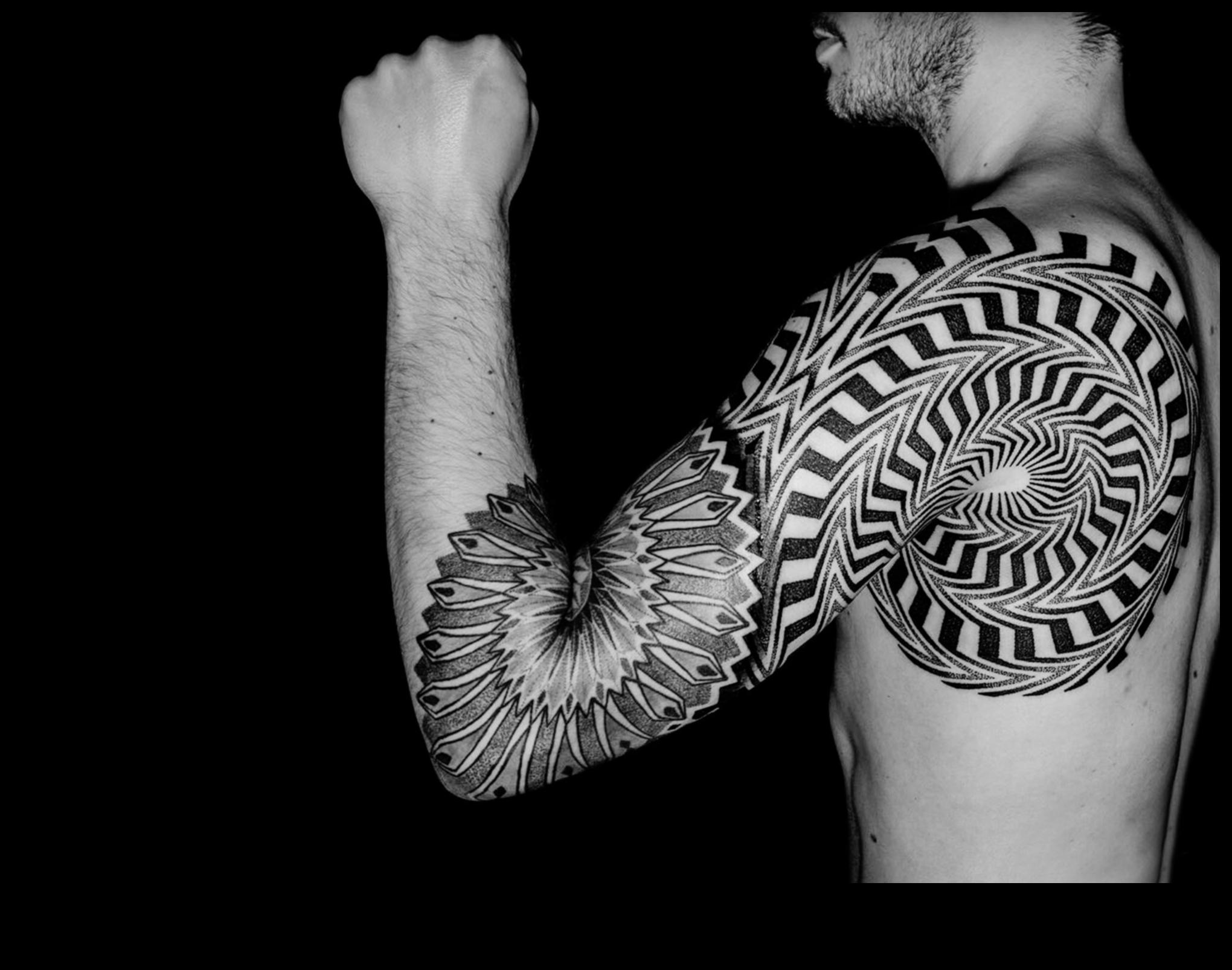 אומנות בתנועה: עיצובי קעקועים דינמיים ומרשימים