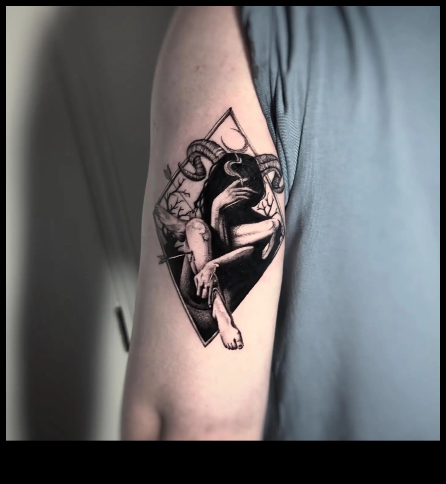 הילולת דיו גחמנית: רעיונות שובבים לקישוט גוף אקספרסיבי