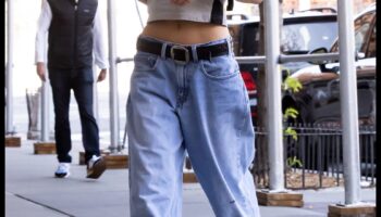 פאשן פורוורד: תלבושות מפורסמות מעצבות את נוף האופנה