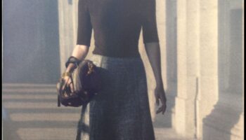 Chronicles שיק: תלבושות וינטג' מספרות סיפור על יופי נצחי